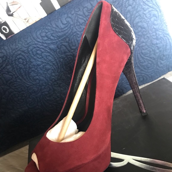 B Brian Atwood
Blayne Peep Toe Pump - Picture 5 of 6